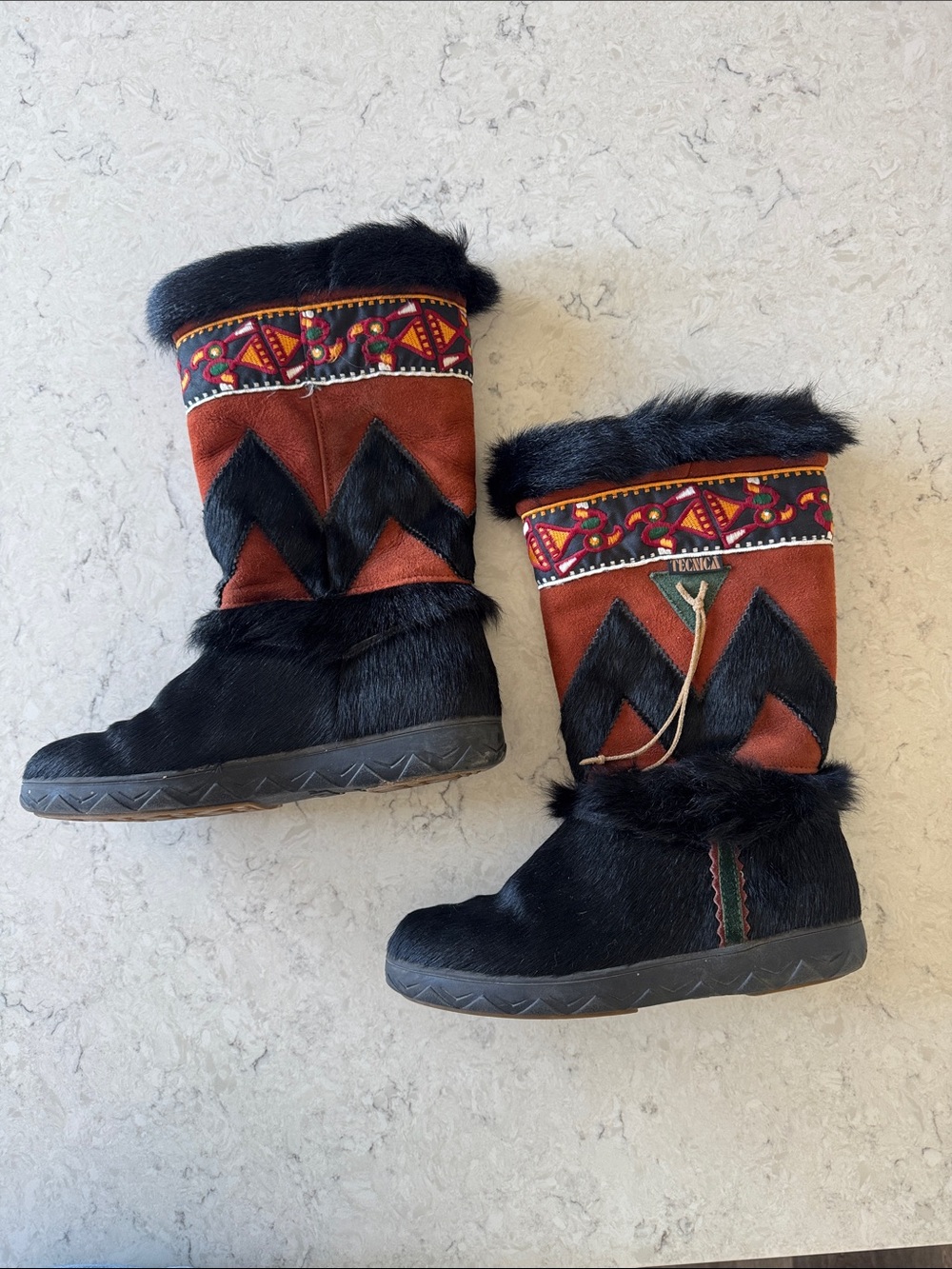 Tecnica Vintage Aprés Ski boots  Embroidered Winter Boots women’s 9 - Picture 3 of 11
